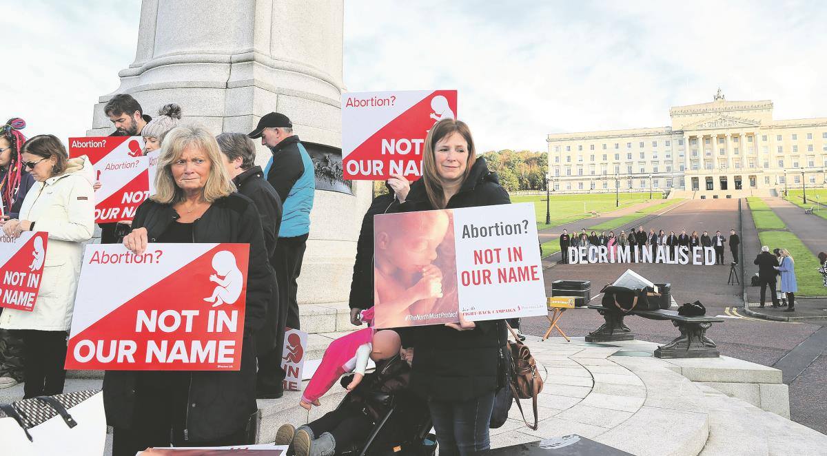 Tömeghisztéria az új északír abortuszszabályozás körül