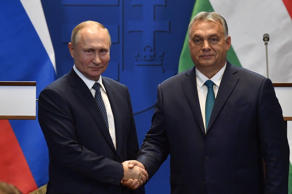 Egyesült ellenzék: Mondja le Orbán a moszkvai látogatást!