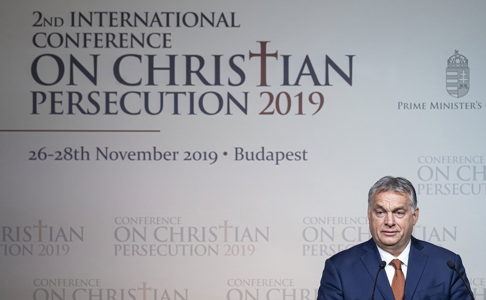 Orbánt egyszerre zavarja a kigúnyolás és a politikai korrektség
