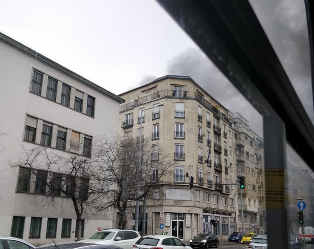 Lángolt egy épület a Lónyay utcában