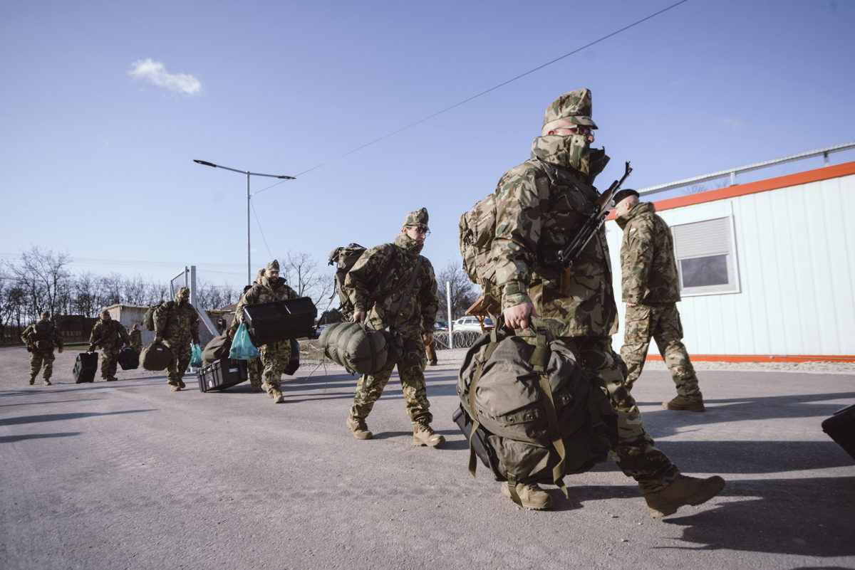 Megkétszerezik a határvédelemben részt vevő katonák számát