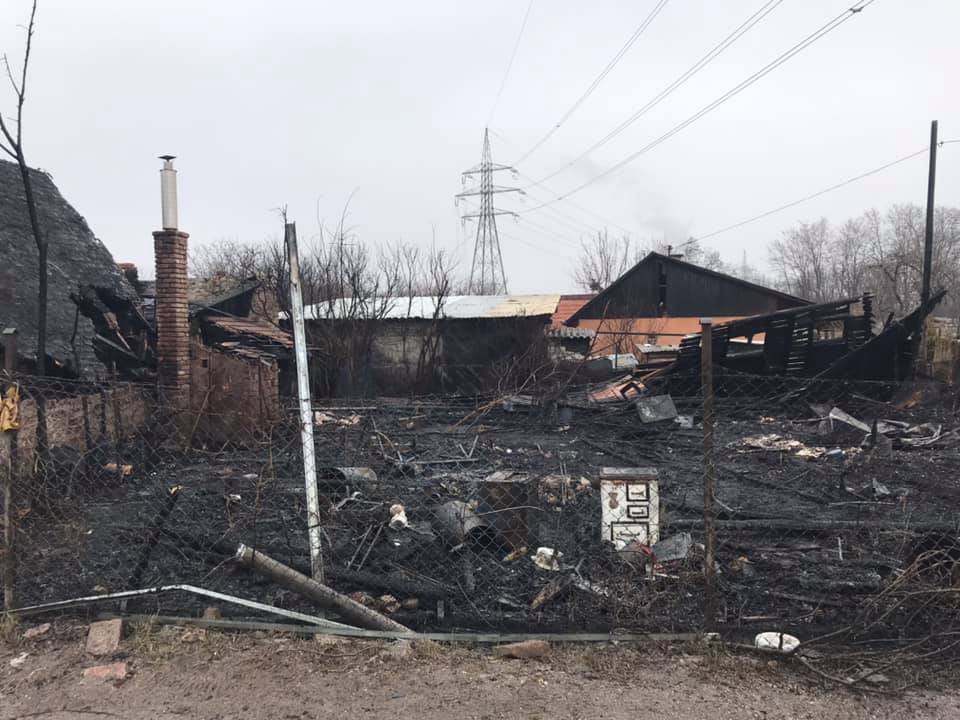 Óbudai tűz: a leégett ház tulajdonosa szerint a szomszéd telek lakói okozták a bajt