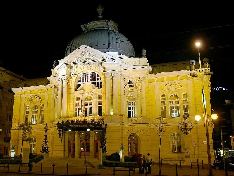 Nyilvános Rudolf Péter pályázata a Vígszínház élére, Eszenyit megalázó vezetői módszerekkel vádolják