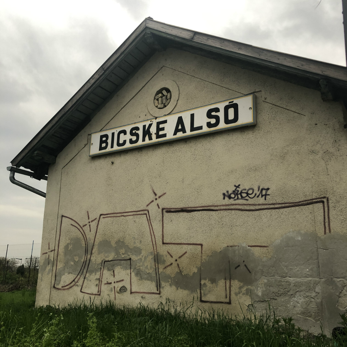 Bicske fideszes polgármestere szerint veszélyhelyzet alatt „nem létezik” a képviselők munkája