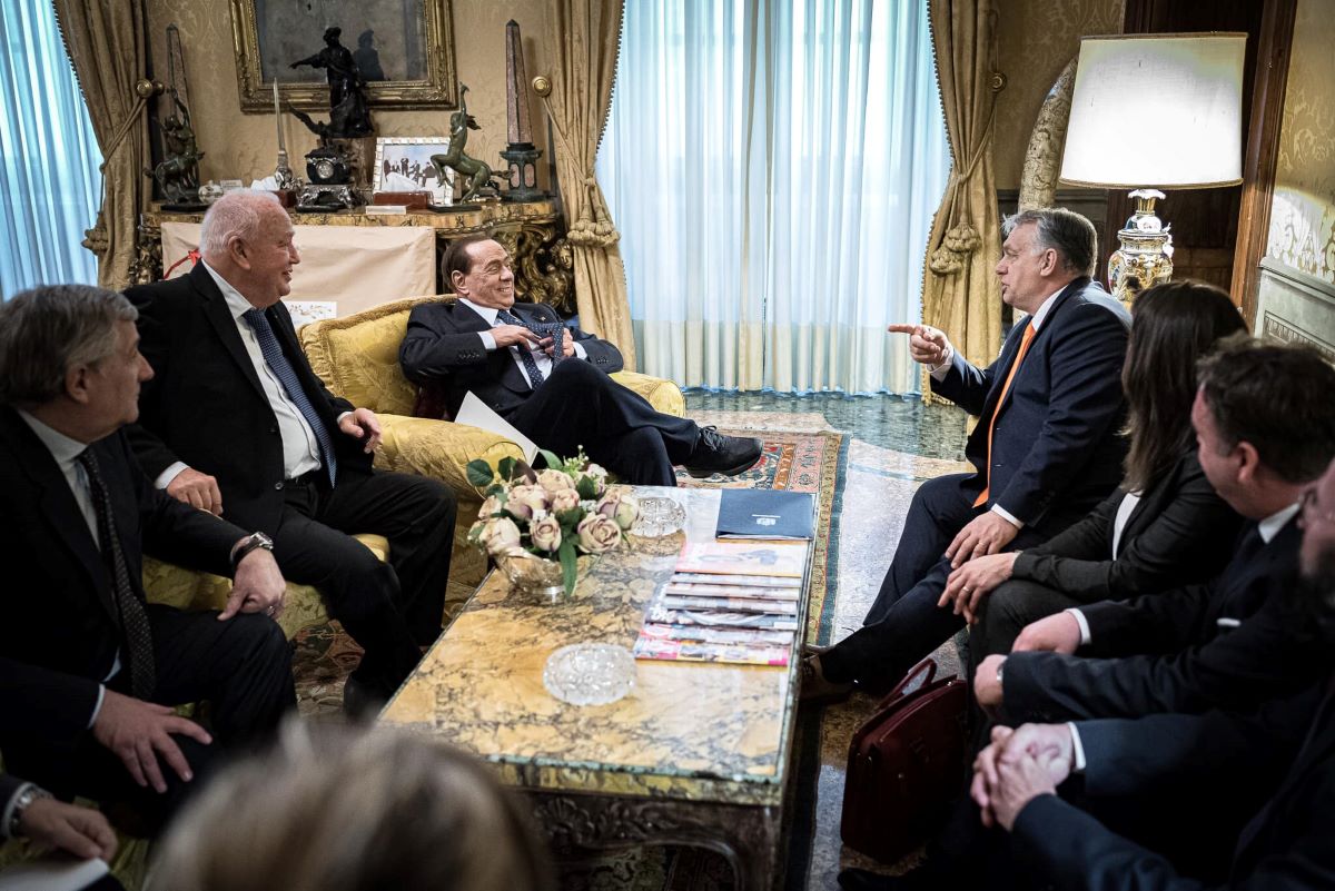Orbán Viktor meglátogatta Silvio Berlusconit – Fotó