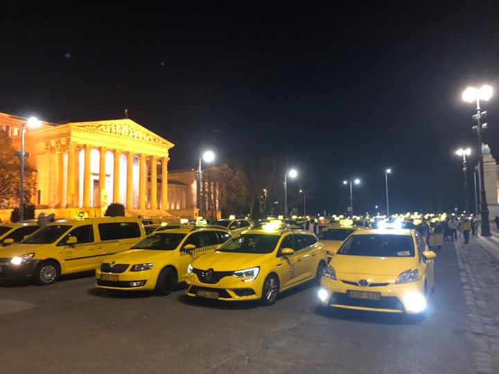 Vége lehet a fixáras rendszernek a budapesti taxizásban