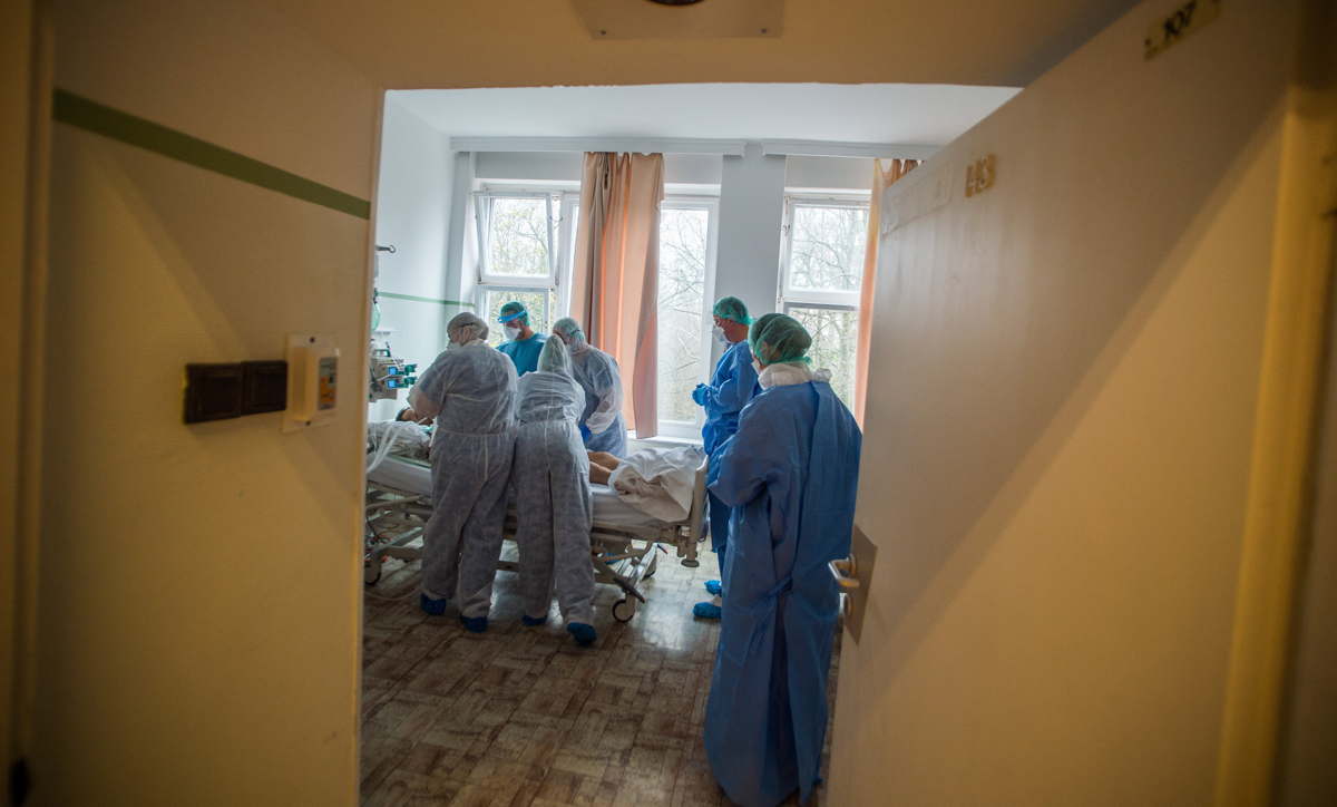 Kásler Miklós: Március óta két egészségügyi dolgozó halt meg a vírusban