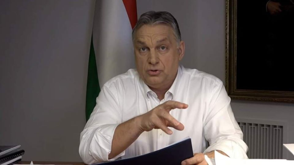 Orbán hibázott, majd atyuskaként próbálta menteni a menthetőt