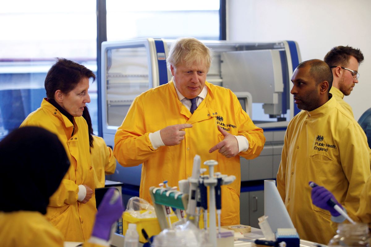 Boris Johnson elhagyhatta a kórházat