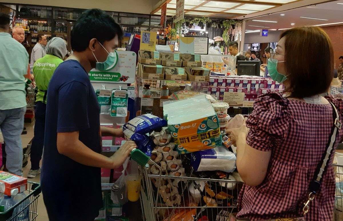 Lemondanak egyhavi bérükről a politikusok Szingapúrban az egészségügyi dolgozók javára