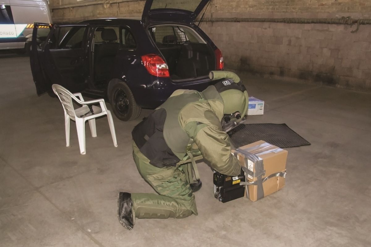 Robbanóanyag-detektorokat vett a rendőrség közel 200 millió forintért