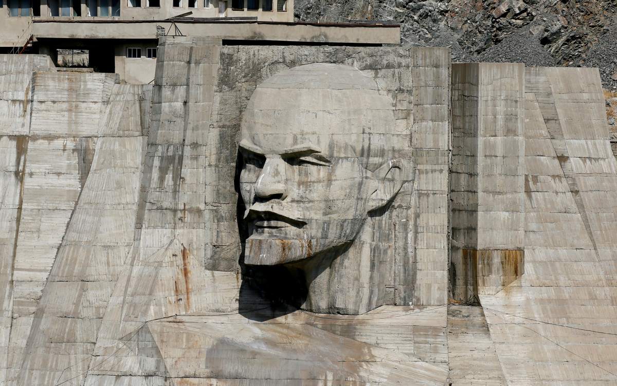 Lenin még mindig él?