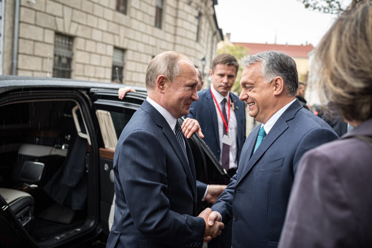 Putyin gratulált Orbánnak