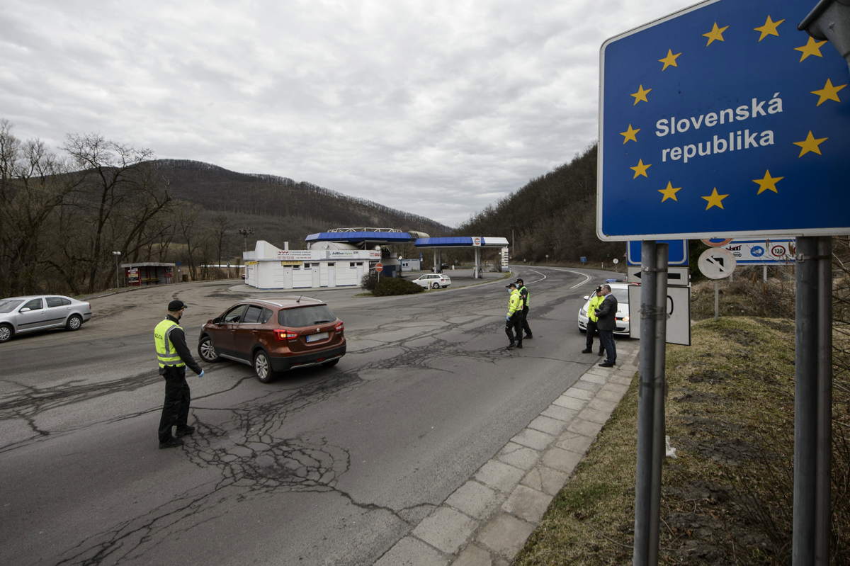 Koronavírus: Szlovákia egy napra szigorít a határon
