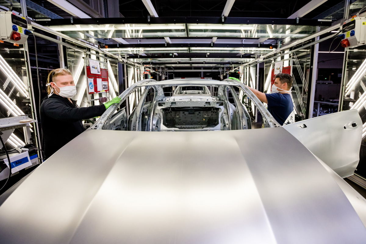 Az alkatrészhiány miatt ismét áll a termelés a Mercedes-gyárban