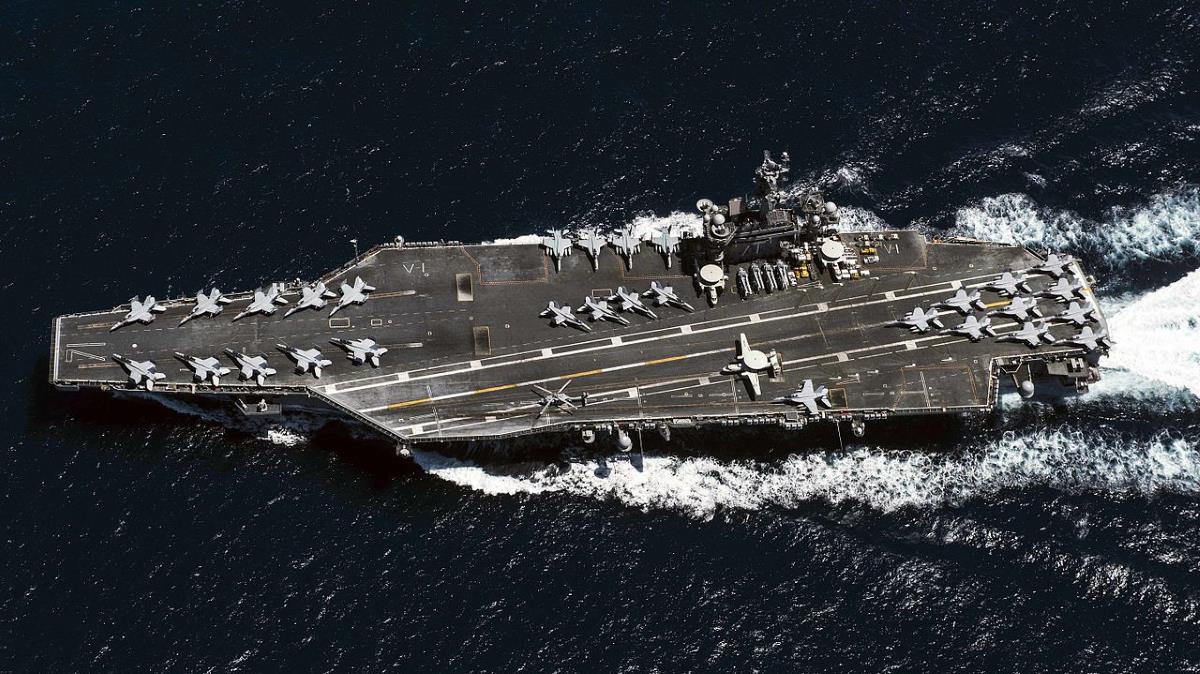 A tömeges megbetegedések miatt áll a bál a USS Theodore Roosevelt repülőgép-hordozó körül