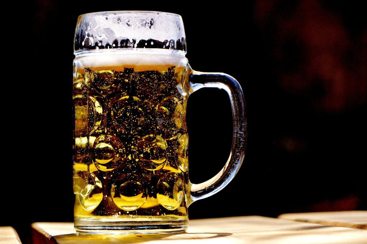 Gulyás Gergely érve szerint nem lehet szeszt inni a stadionban, mások már láttak ott sört