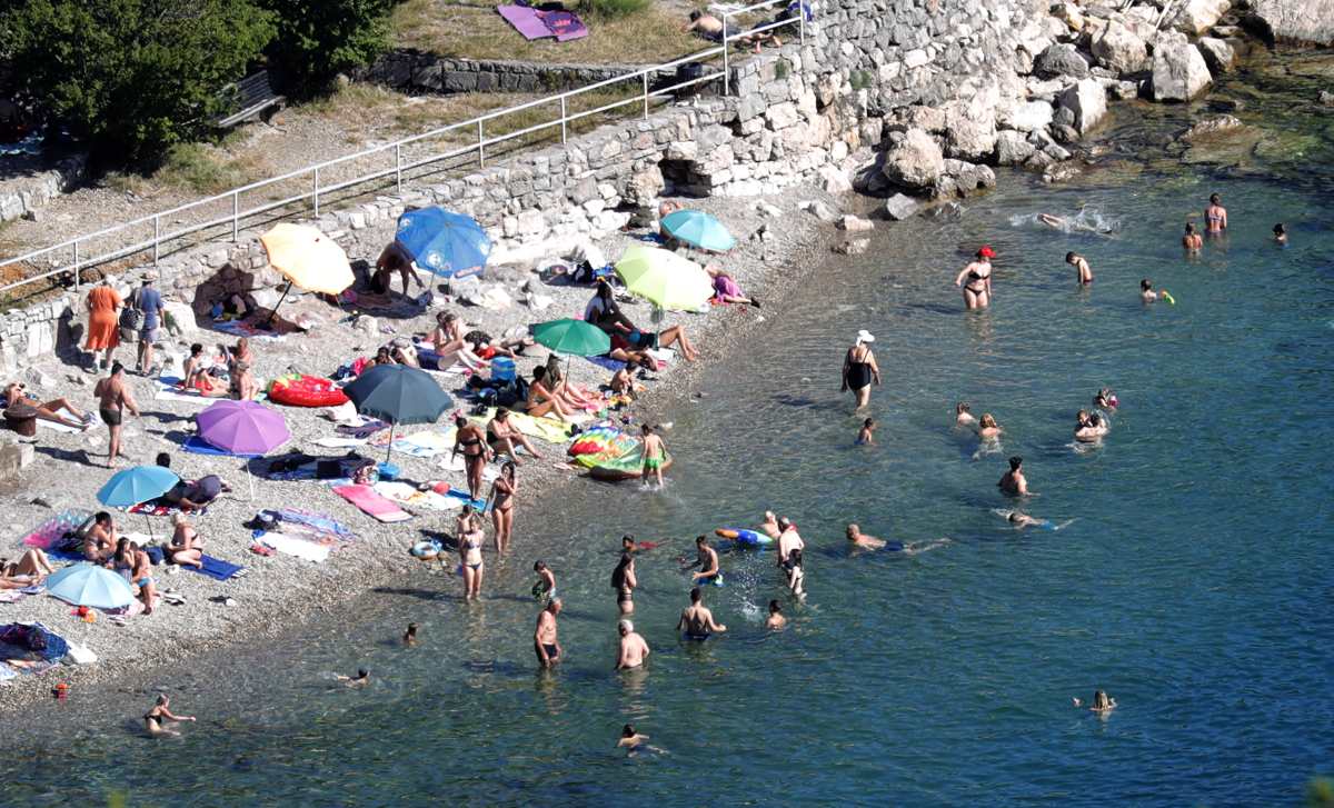 Veszélyben a horvátországi nyaralás? Már rekordot dönt az új fertőzöttek száma a szomszédban