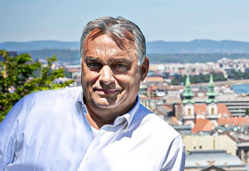 A horvát államfővel vacsorázott Orbán Viktor a tengerparton