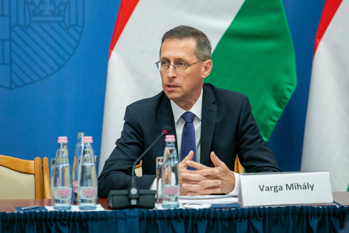 Varga Mihály: a jövő évi költségvetés a rezsi- és a honvédelem költségvetése lesz