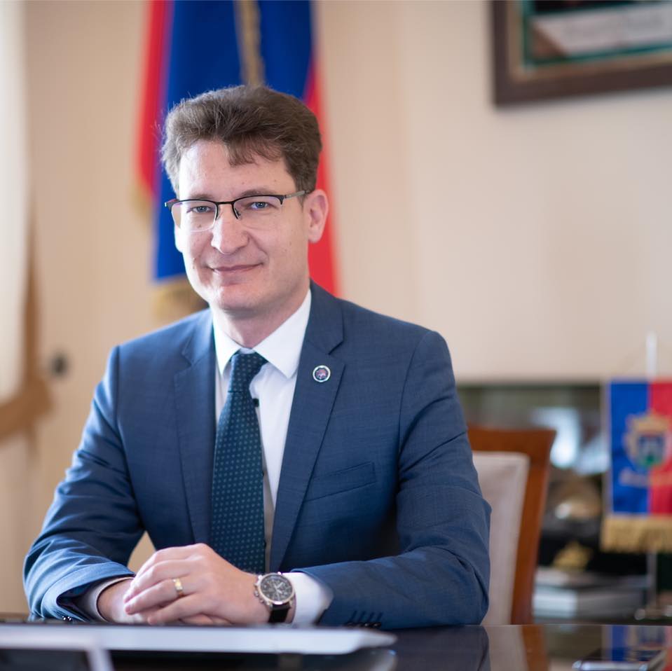 Végül elérte a fideszes polgármester, hogy ne mindenszentek napján legyen a Videoton-Fradi rangadó