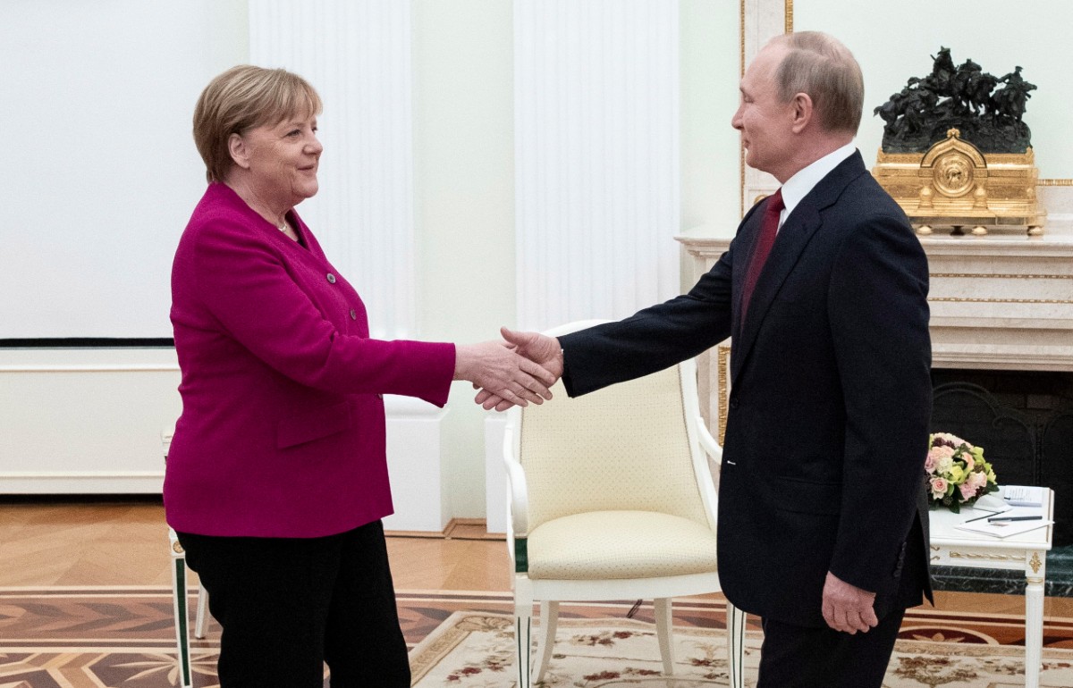 Belaruszról egyeztetett Merkel és Putyin