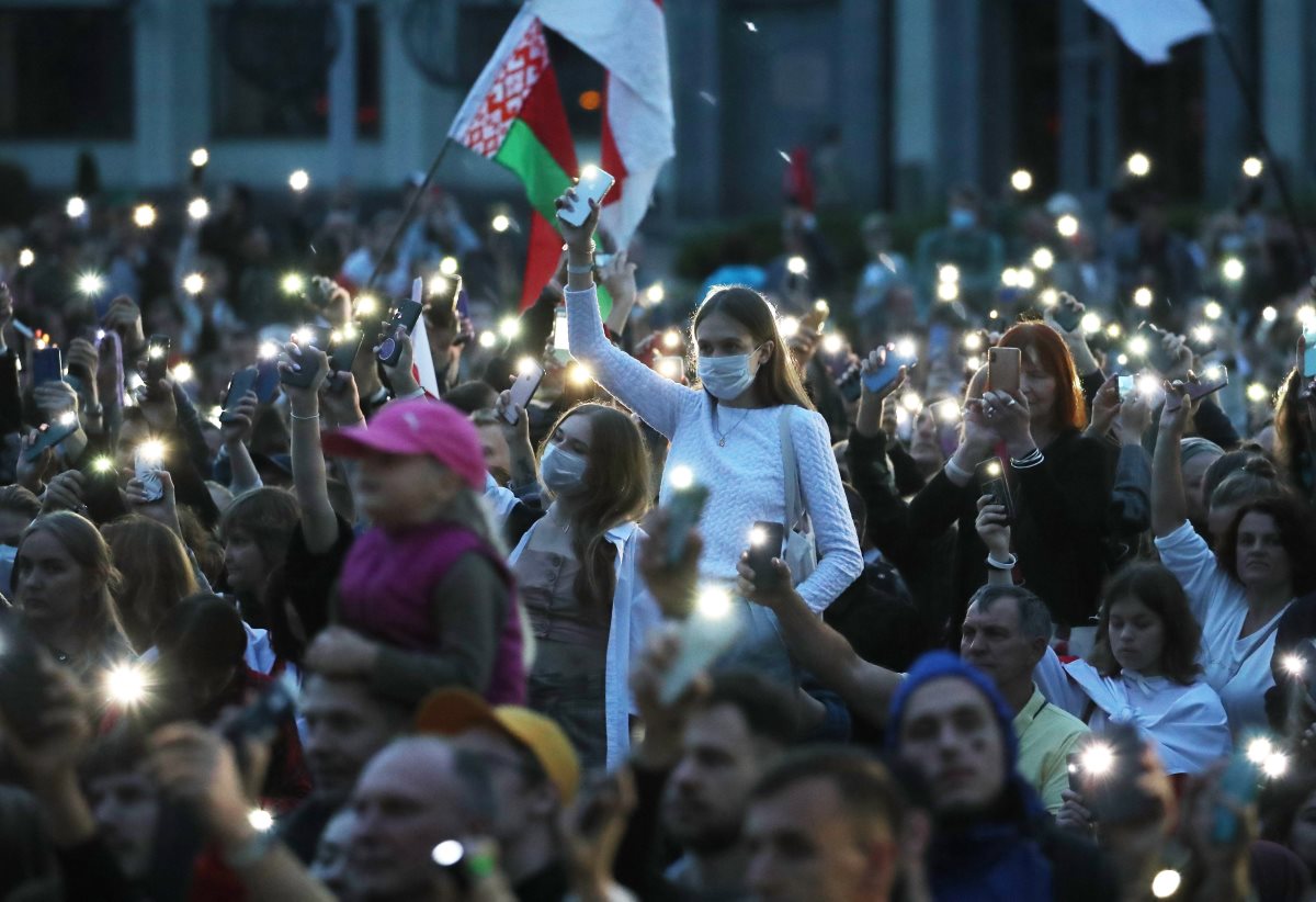 Ezrek tüntettek Lukasenka ellen a belarusz nők menetén
