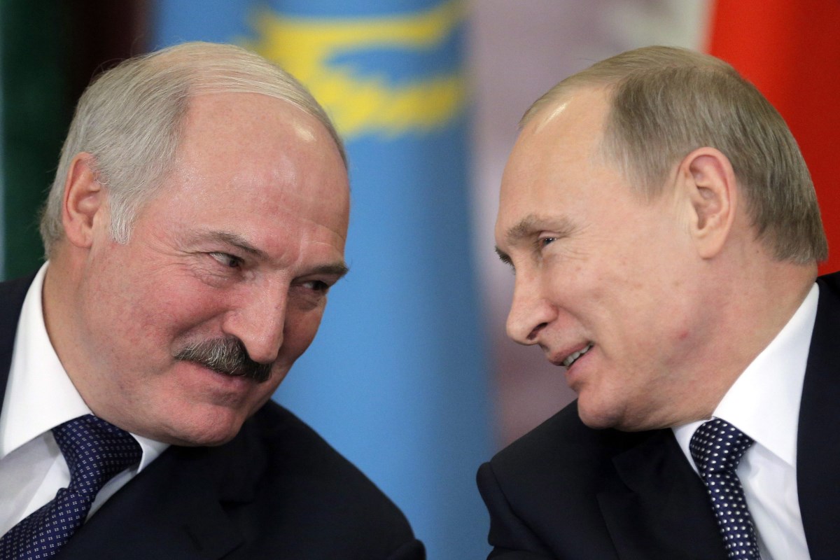 Másfél milliárd dollárt kap Lukasenka Putyintól