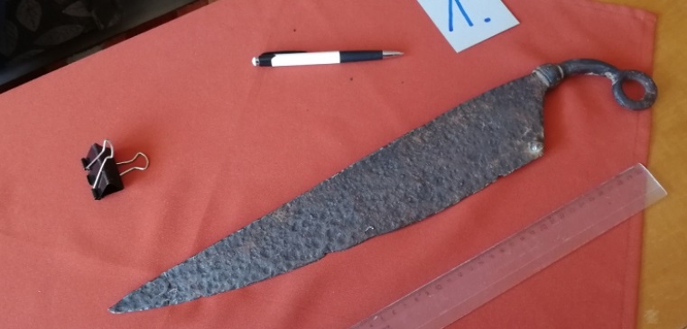 Illegálisan szerzett műkincset, egy kétezer éves kelta kést találtak egy szolnoki férfinél