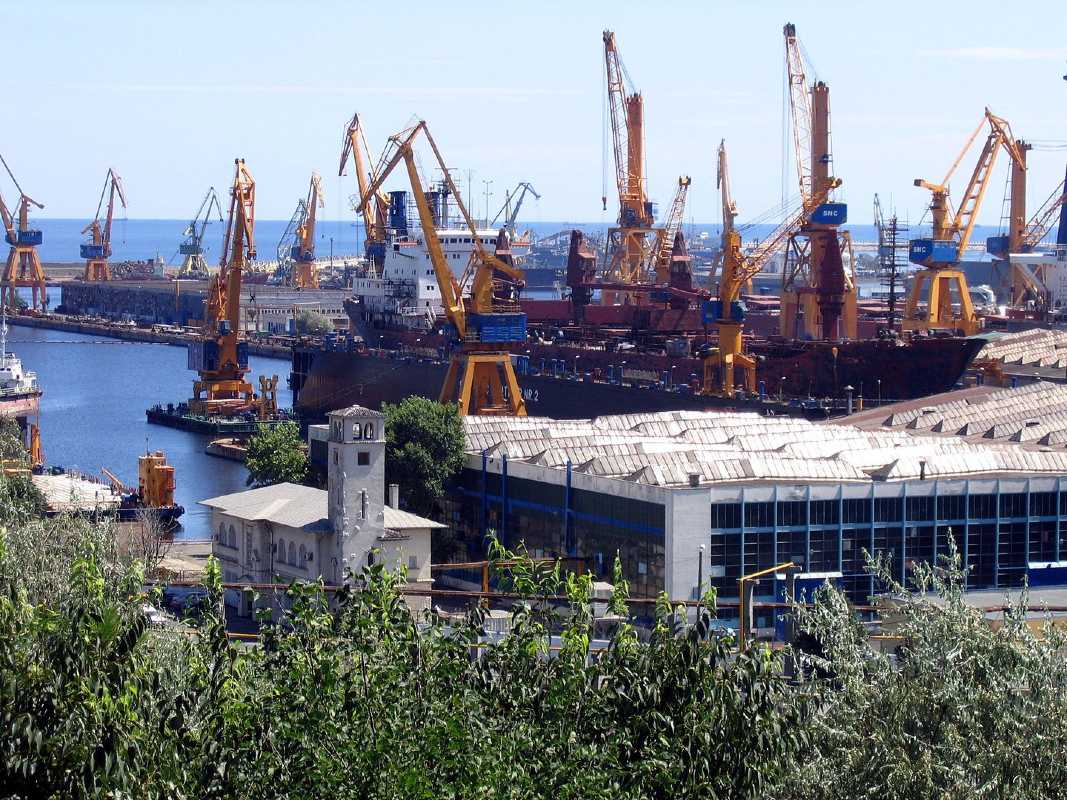 Románia vasárnaptól kitiltja az orosz hajókat Konstanca kikötőjéből