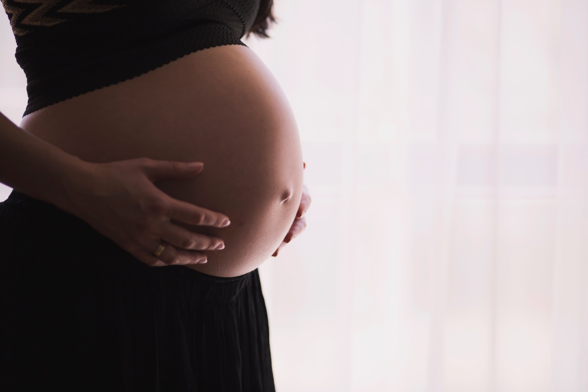 A várandós anyák elhízása akadályozhatja a csecsemők agyának fejlődését