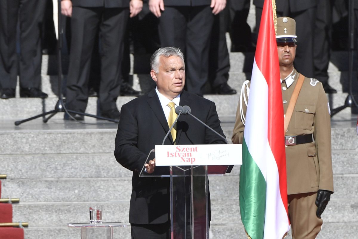 Családok „szivárványosításáról” és migrációról beszélt Orbán Viktor augusztus 20-án