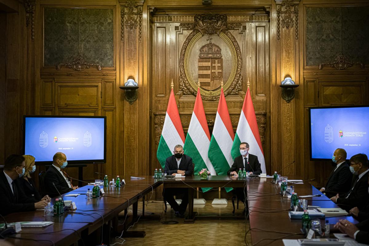 Orbán bejelentette, hogy bizonyos csoportoknál meghosszabbítják a hitelmoratóriumot