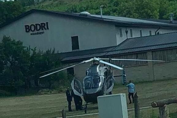 Hadházy: Ebédre mehetett Szijjártó a rendőrségi helikopterrel