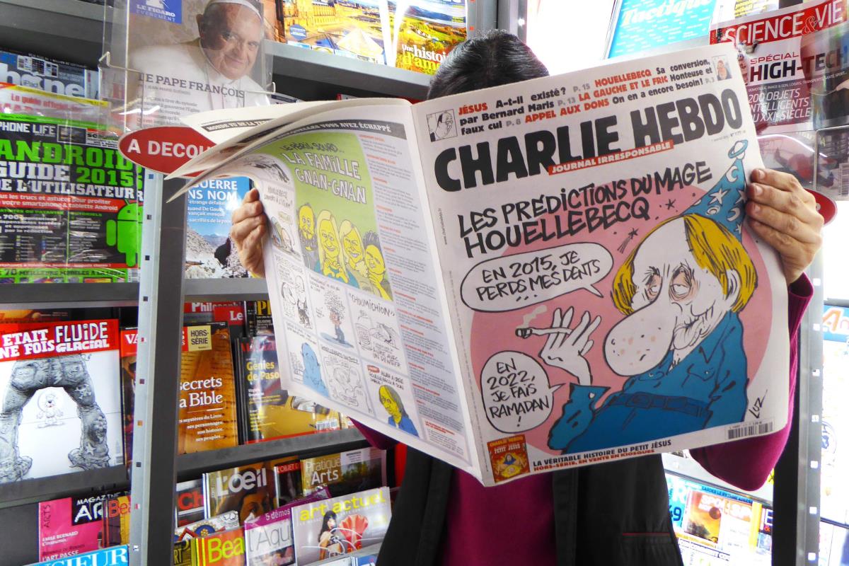 A Charlie Hebdo az ellenük végrehajtott merénylet ötödik évfordulóján újrapublikálja a Mohamed-karikatúrákat
