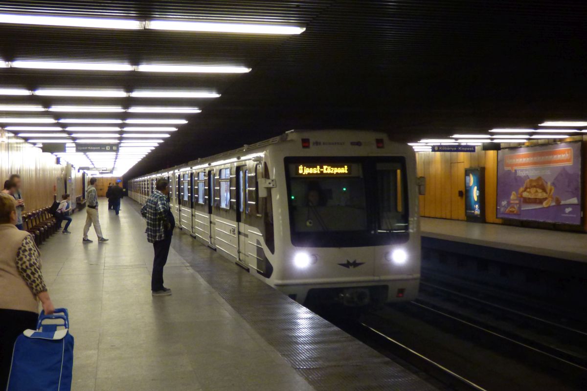 Beáztak a 3-as metró frissen felújított állomásai