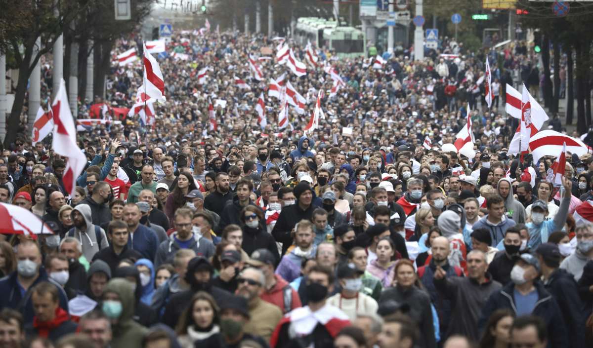 Ismét százezres tüntetés volt Minszkben