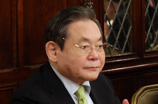 Elhunyt a Samsung elnöke