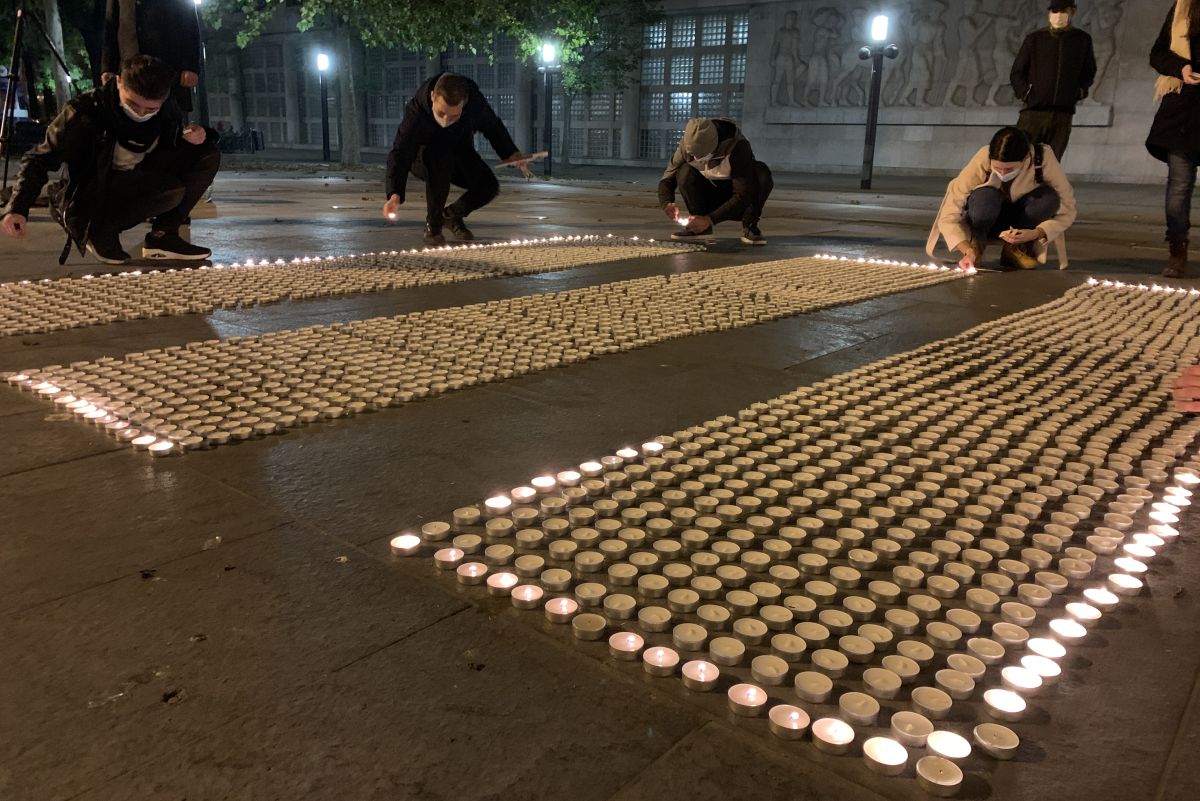 A DK ifjúsági szervezete háromezer mécsessel emlékezett a koronavírus áldozataira