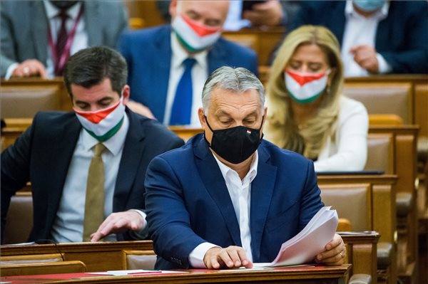Orbán Viktor személyes felelősséget vállalt az egészségügyért, a számok azonban sajnos ellene dolgoznak