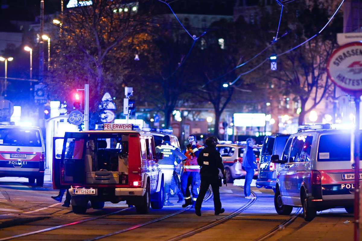 Bécsi terrortámadás: Arra kérik a lakosokat, kedden ne küldjék iskolába a gyerekeket