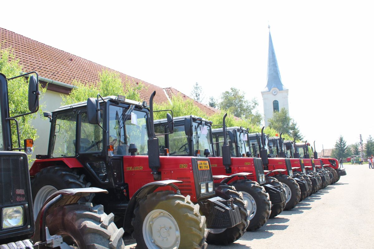 Fehérorosz traktort vehettek magyar közpénzből, van velük egy kis gond
