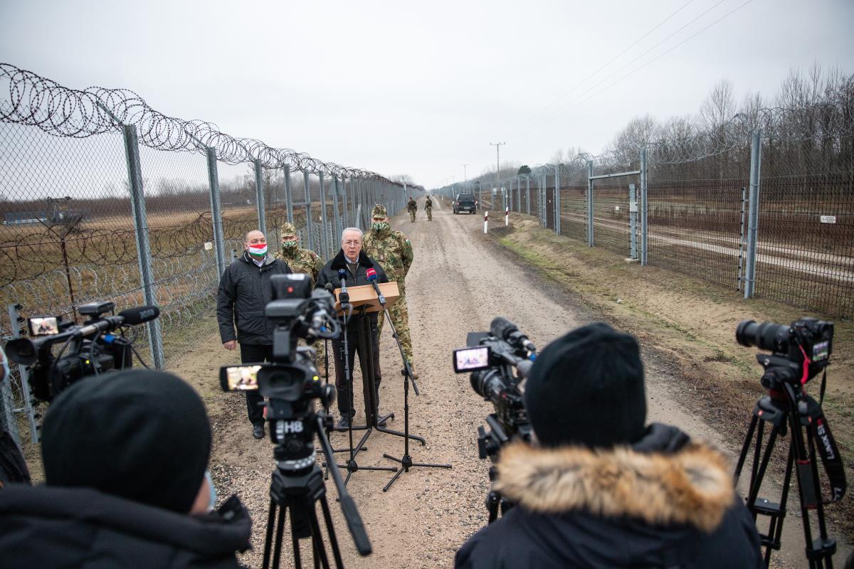 Bakondi: Idén eddig 7600 határsértőt fogtak el Magyarországon