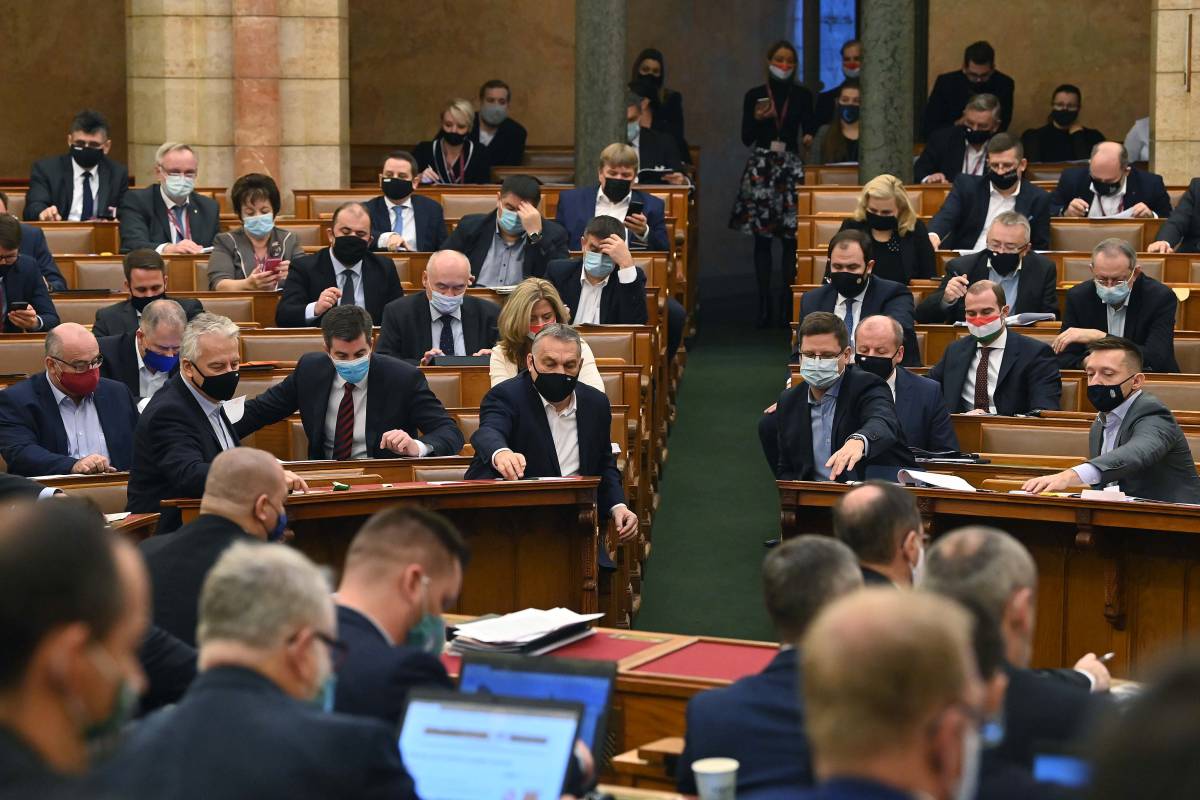 A fideszes többségű parlament döntötte el: Egy listán kell indulnia az ellenzéknek