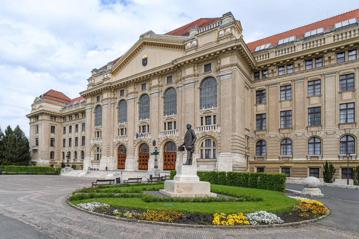 A Debreceni Egyetemen is kötelező a maszkviselés