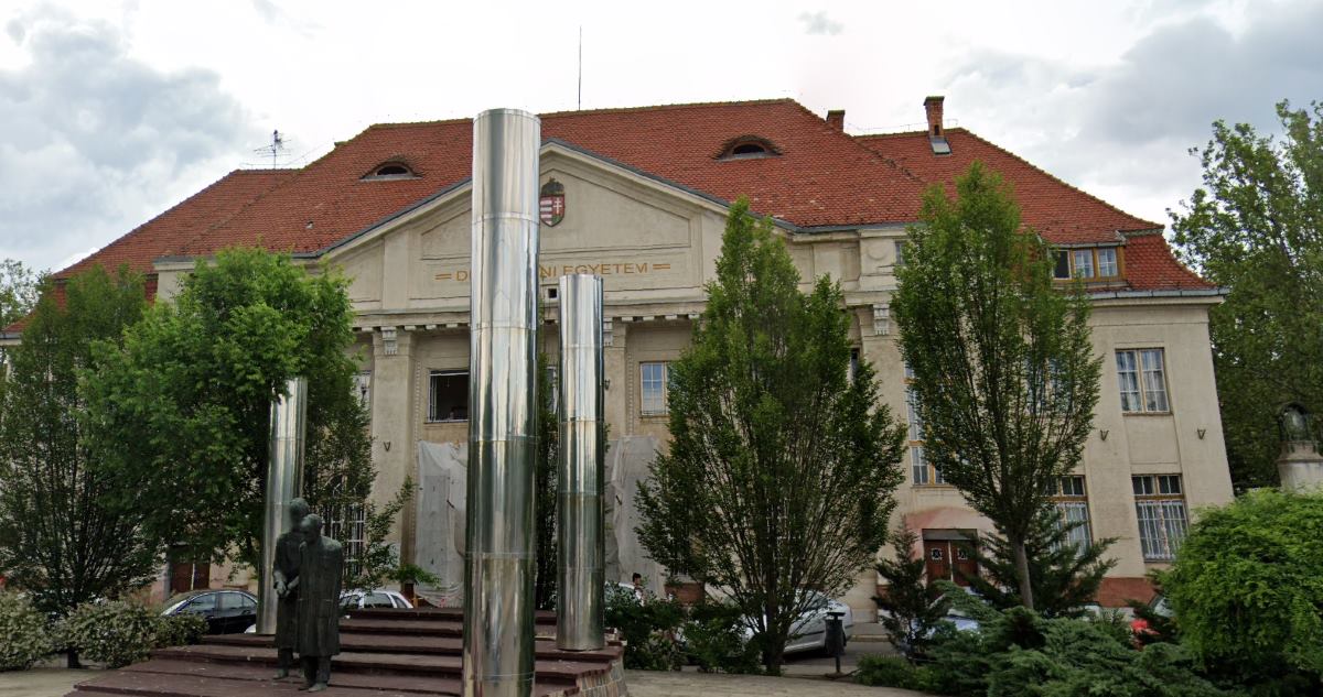 Felfüggesztették a fogadott orvossal történő szülést Debrecenben