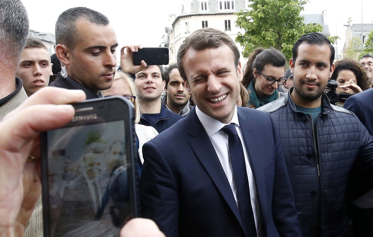 Bíróság elé kell állnia Macron volt biztonsági főnökének