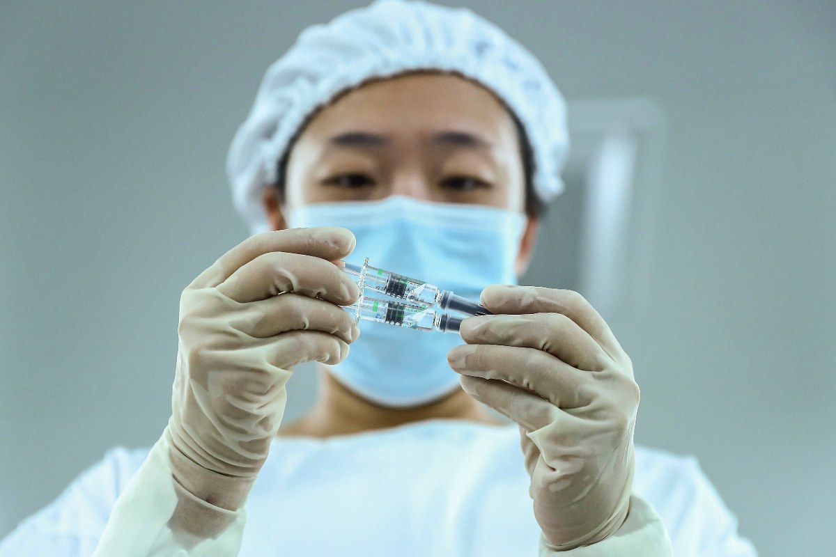 Portfólió: Furcsa dolgokra bukkantak a kínai vakcina kapcsán