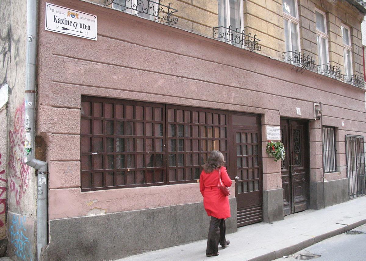 Lebontják az utóbb a Wichmann-kocsmáról ismert épületet, ahol megszületett a magyar kártya
