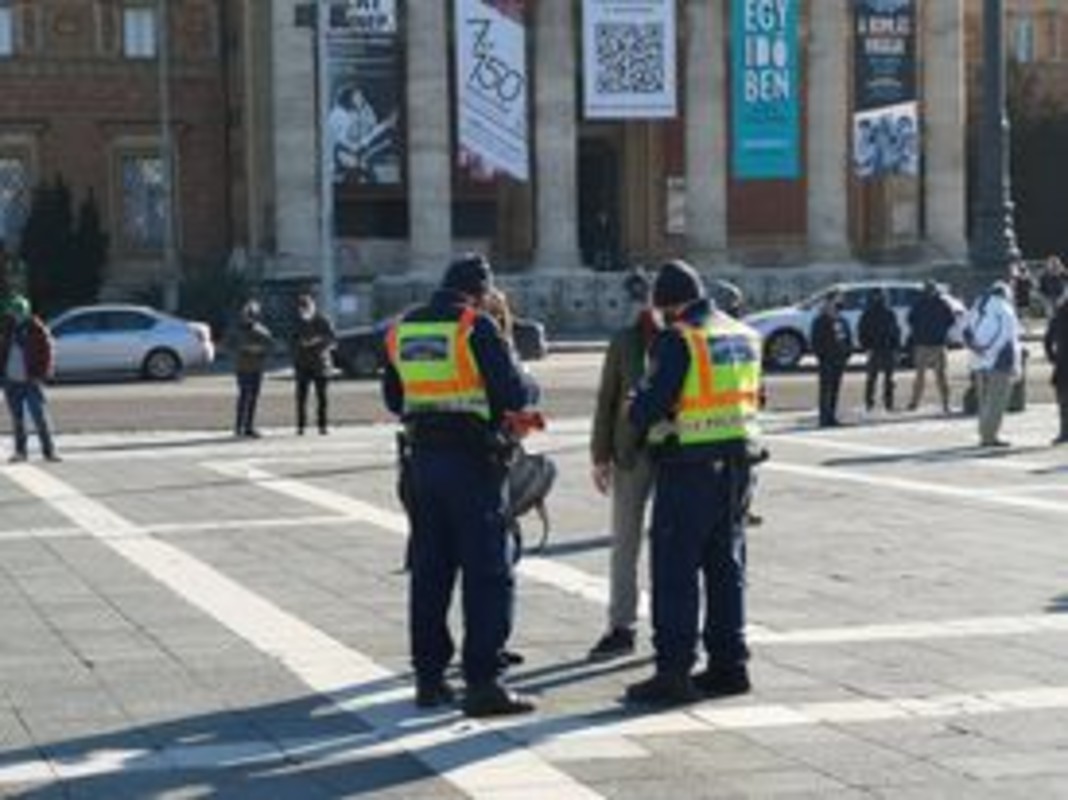 Közel hétezer rendőr kapta el a koronavírust márciusig